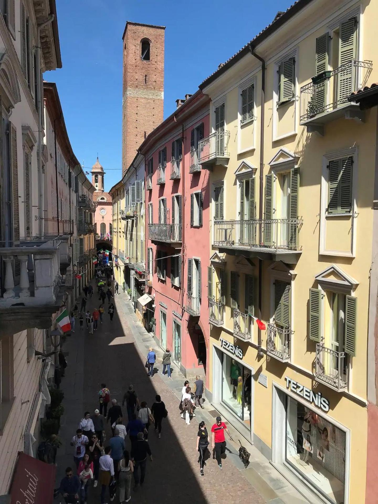 Due Dei Mille. Incantevole Casa In Centro Ad Alba エクステリア 写真